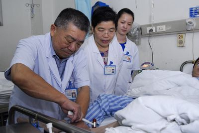 传承医者仁心 弘扬榜样力量——福建医科大学举行慕容慎行同志先进事迹报告会